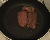 Foto langkah ke 5 dari resep TenderloinsteakSimple.