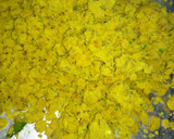A picture of step 2 of Chana daal paratha.