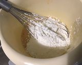 Une image de l'étape 6 de Flan surprise aux prunes et rhubarbe rose.