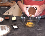 Foto del paso 1 de la receta: Arañas de Halloween (Magdalenas)