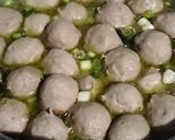 Foto langkah ke 5 dari resep Kuah bakso sat set sat set.