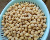 A picture of step 1 of Channa chaat with macaroni.