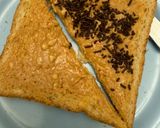 Foto langkah ke 2 dari resep Peanut Butter Choco Toast.