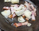 A picture of step 2 of Easy Mascarpone, bacon and chilli pasta.