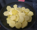 Foto del paso 1 de la receta: Patatas en salsa verde con congrio