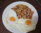 Foto del paso 6 de la receta: Garbanzos con longaniza fresca y huevos fritos