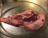 Une image de l'étape 1 de Gigot d'agneau rôti à l érable et cranberries.