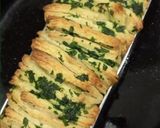 Foto del paso 4 de la receta: Pan "en fetas" saborizado con queso, manteca y perejil