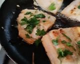 Foto del paso 1 de la receta: Salmón a lo Pobre en Mantequilla al Ajillo y Cilantro