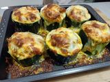 Timbal de calabacín relleno de verduras y pollo especiado
