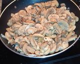 Foto del paso 2 de la receta Revuelto de champiñones con gorgonzola