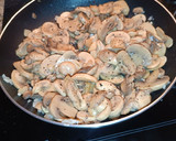 Foto del paso 2 de la receta: Revuelto de champiñones con gorgonzola