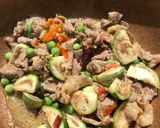 รูปขั้นตอนการทำที่ 3 ของ ผัดเผ็ดเนื้อกับลิ้นวัว