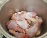 Foto del paso 2 de la receta: Arroz con pollo, zanahoria, maíz, guisantes y salchicha