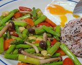 รูปขั้นตอนการทำที่ 1 ของ หน่อไม้ฝรั่งผัดน้ำมันหอย(ผัดน้ำ)vegan