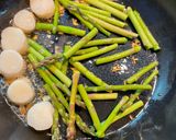 A picture of step 5 of Pasta with wild asparagus and scallops.