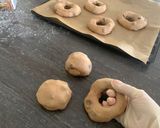 Foto del passaggio 9 della ricetta Ciambelle al mosto