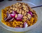 Lilahagymás-mogyorós kukoricasaláta mézes-mustáros öntettel recept fázis 1 fotója