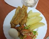 Foto del paso 4 de la receta: Soldaditos de merluza con papas y ensalada mixta