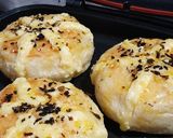 Foto langkah ke 10 dari resep Korean Garlic Cheese Bread Teflon | Alternatif cheese cream.