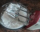 A picture of step 4 of Oreo Milkshake.