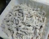 Foto langkah ke 2 dari resep Keripik usus simple.