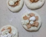A picture of step 2 of Chicken buns.