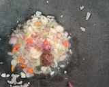 Foto langkah ke 7 dari resep Nasi Goreng Terasi Sosis & Bakso.