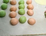 Foto langkah ke 4 dari resep Roti Sobek Lembut Pandan Strawberry.