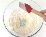 Foto del paso 1 de la receta: Masa de pizza fina sin levadura y sin reposo muy fácil (aromatizada) + trucos