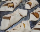 Foto langkah ke 4 dari resep Banana Puff Pastry.