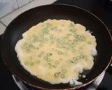 Foto langkah ke 4 dari resep Dadar Telur Susu (Wangi & Legit).