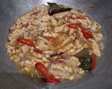 Foto langkah ke 5 dari resep Oseng Pedas Tempe Pare.