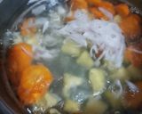 Foto langkah ke 2 dari resep Sayur Sop Sosis Telur Puyuh.