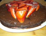 Foto del paso 12 de la receta: Bizcocho tradicional con fresas y chocolate (San Valentín)