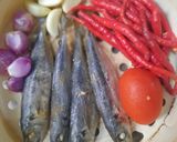 Foto langkah ke 2 dari resep Ikan Pindang Masak Balado.