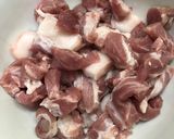 Hình bước làm 1 của món Thịt ba chỉ heo xào mắm ruốc (ruốc sả Huế)