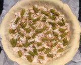 Foto del paso 3 de la receta: Quiche con base de pizza con merluza y trigueros