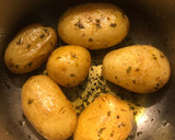 Foto del paso 4 de la receta: Cena muy pero que muy fácil: pechugas a la plancha con patatas alvapor y huevo duro