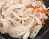 Foto langkah ke 3 dari resep Tumis jamur tahu.