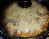 Foto del paso 6 de la receta: Tortilla con papas, chorizo y cebolla, gratinada con queso