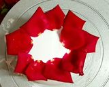 A picture of step 6 of Valentine special Rose cake.