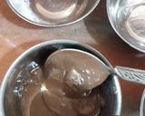 A picture of step 4 of Oreo chocolava cup cake.