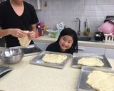 Foto langkah ke 5 dari resep Pizza enak.