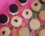 Foto langkah ke 4 dari resep Choco Button Cookies.
