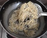 A picture of step 4 of Easy chinese maggi bhel!!.