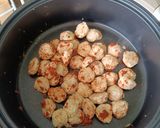รูปขั้นตอนการทำที่ 2 ของ ผัดเผ็ดลูกชิ้นอกไก่