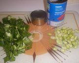 Foto del paso 2 de la receta Coca de masa brisa con tomate, pimiento y atún