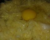 Foto del paso 4 de la receta: Rallado de papas, cebolla y huevo - Tortilla