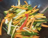 Foto del paso 2 de la receta: Wok de pollo y verduras (fácil, rápido y barato)😁